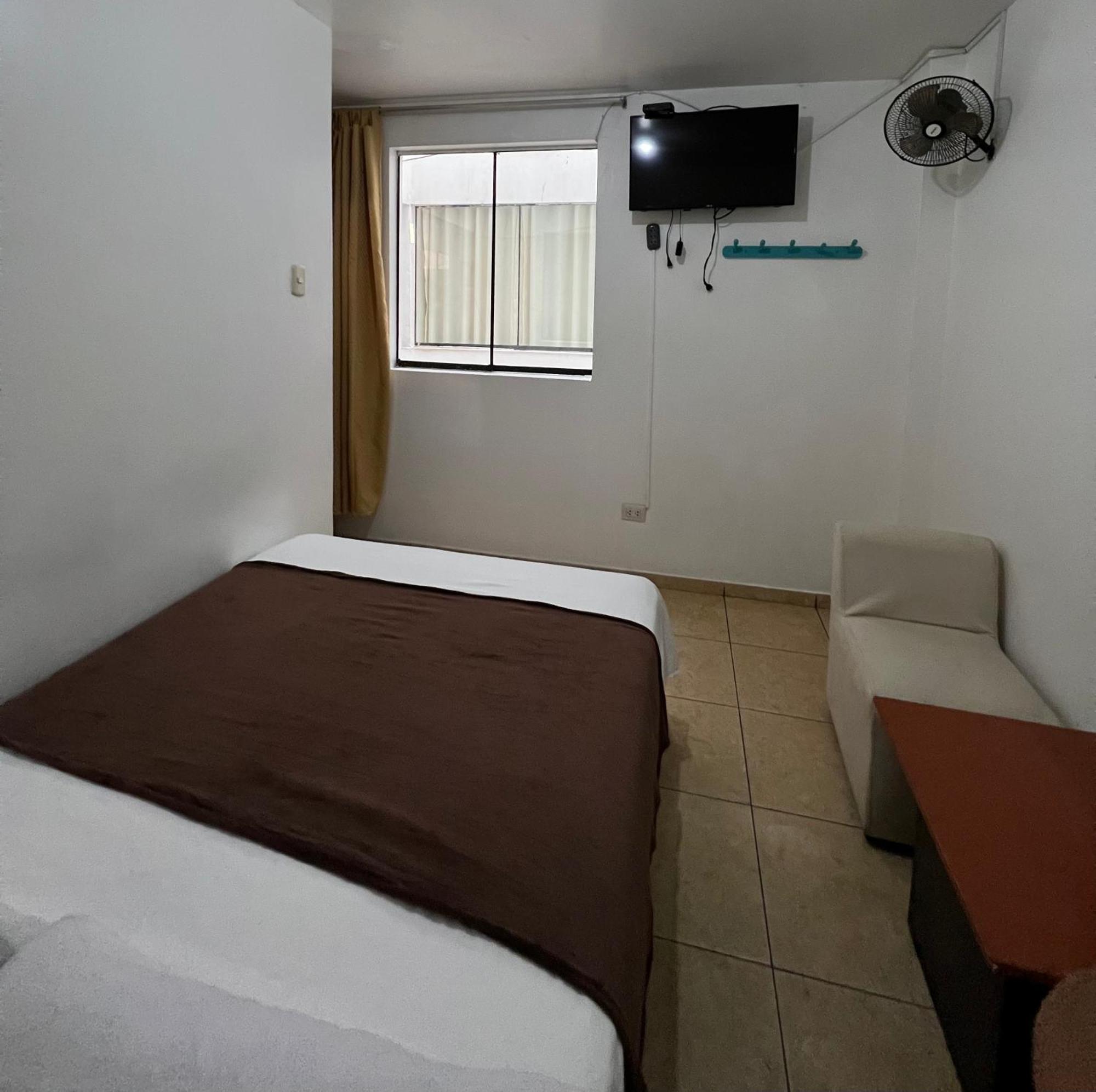 Hospedaje Senegal Cerca Al Aeropuerto Lima Exteriör bild